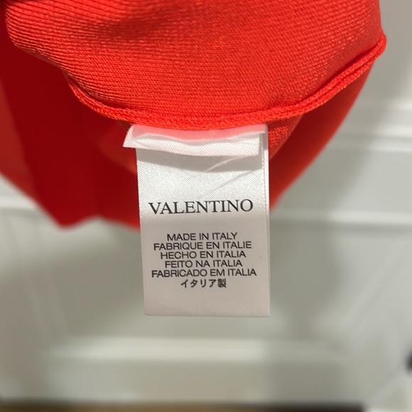 Valentino classic sheath dress in tomorrow Red with beautiful bow in front - Picture 5 of 8